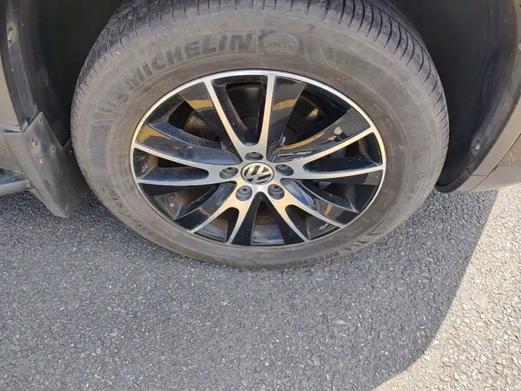 Volkswagen Tiguan 2015 — фото 12