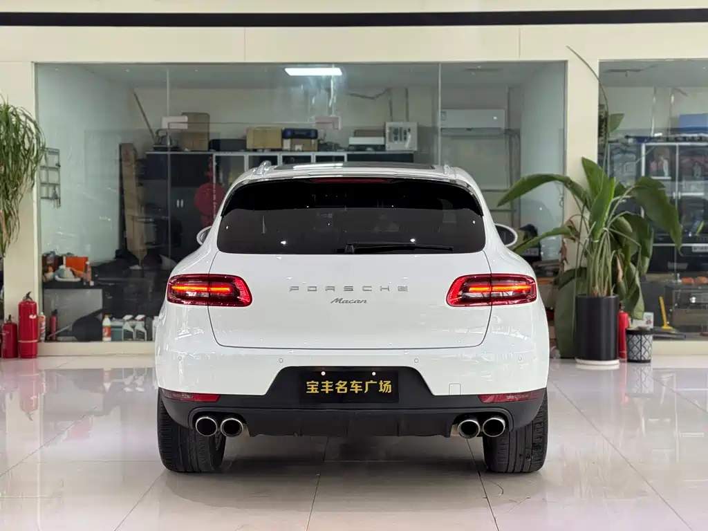 Porsche Macan 2017 — фото 15