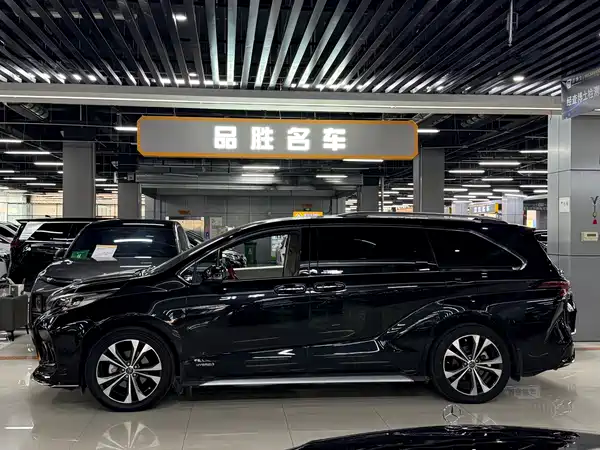 Toyota Granvia 2023