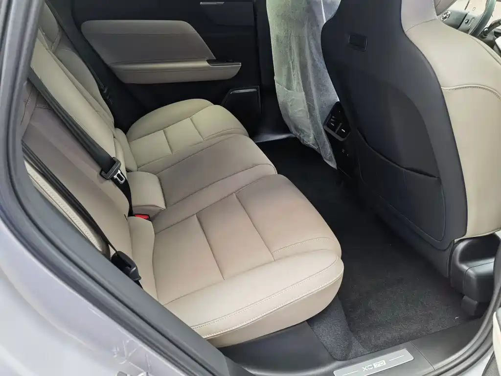 Volvo XC70 Plug-In Hybrid 2025 — фото 17
