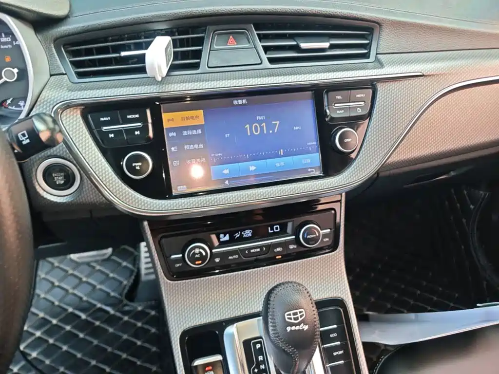 Geely Emgrand GS 2017 — фото 13