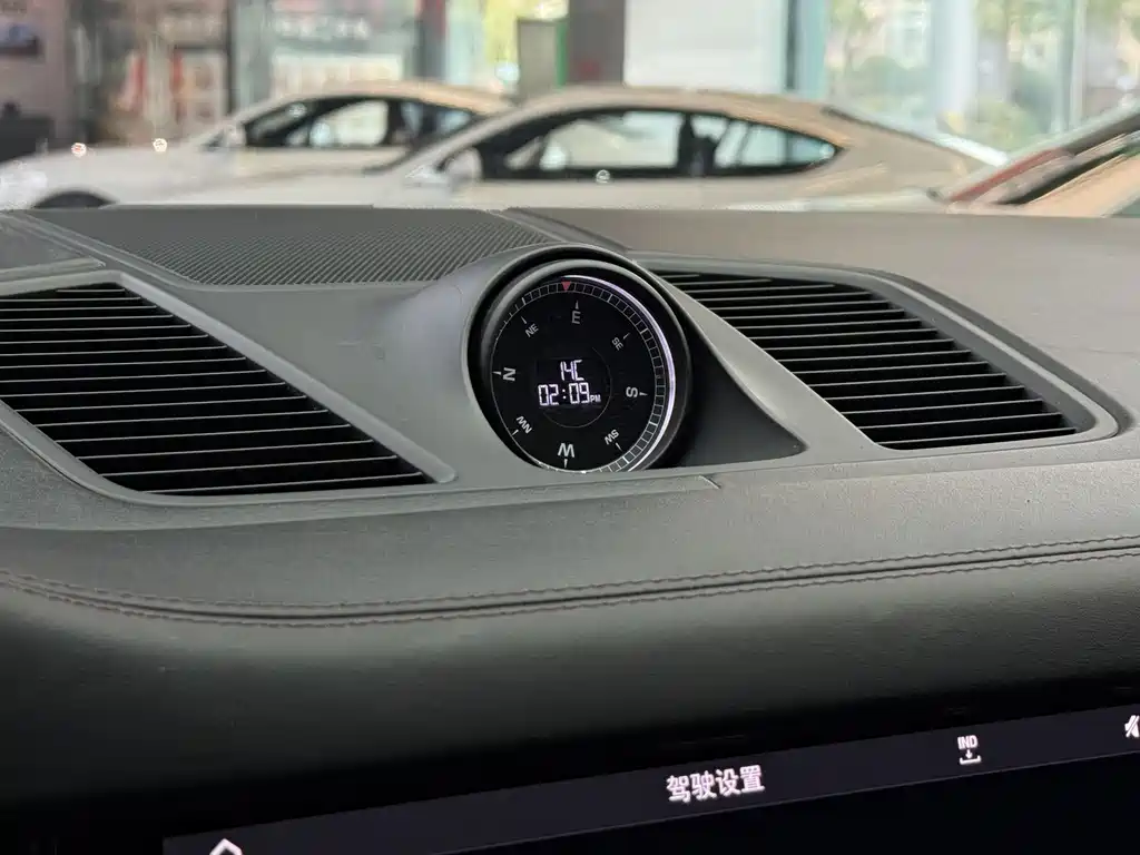Porsche Cayenne 2019 — фото 12