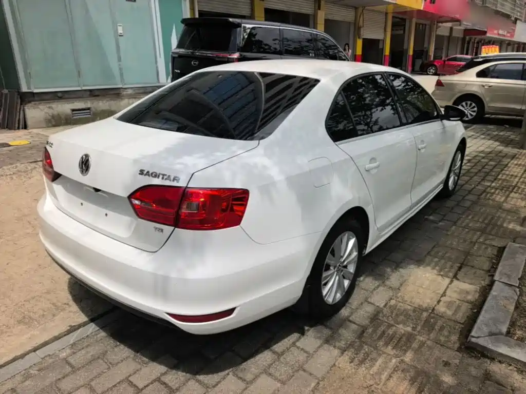 Volkswagen Sagitar 2015