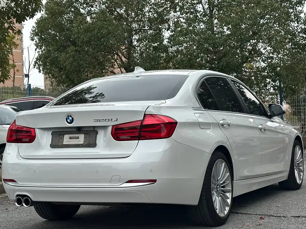 BMW 3 Series 2018 — фото 22