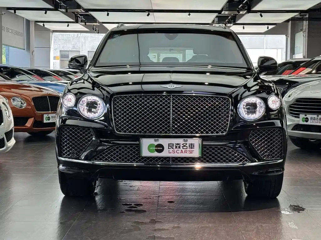 Bentley Bentayga Plug-In Hybrid 2021 — фото 2