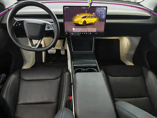 Tesla Model Y 2025