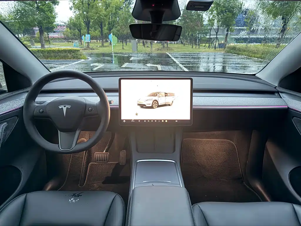 Tesla Model Y 2025 — фото 12