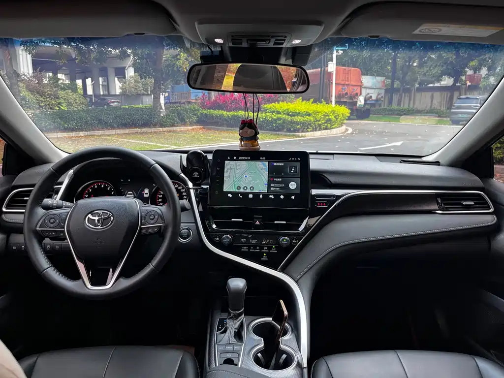 Toyota Camry 2023 — фото 13