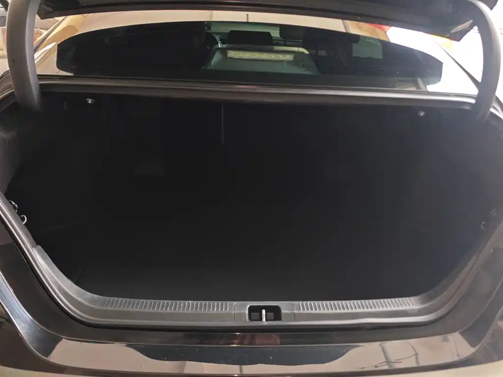 Toyota Camry 2018 — фото 19