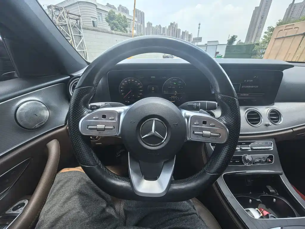 Mercedes-Benz E-Class 2019 — фото 17