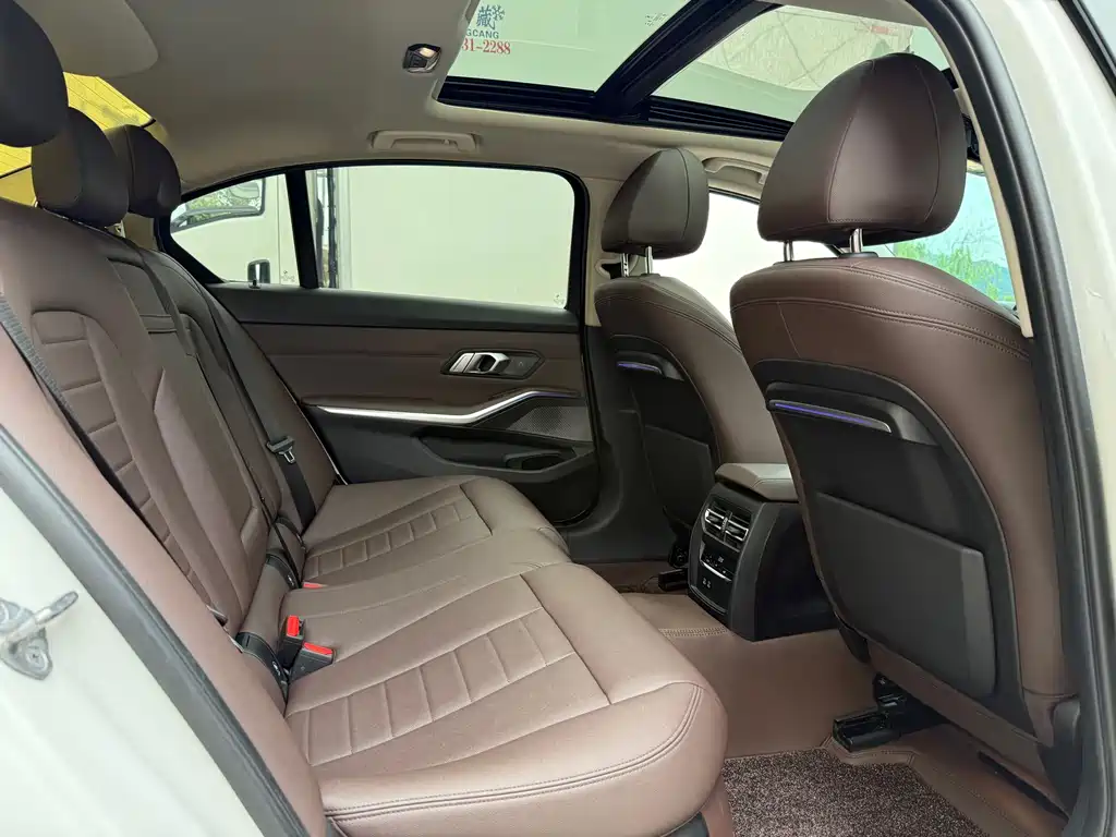 BMW 3 Series 2019 — фото 11