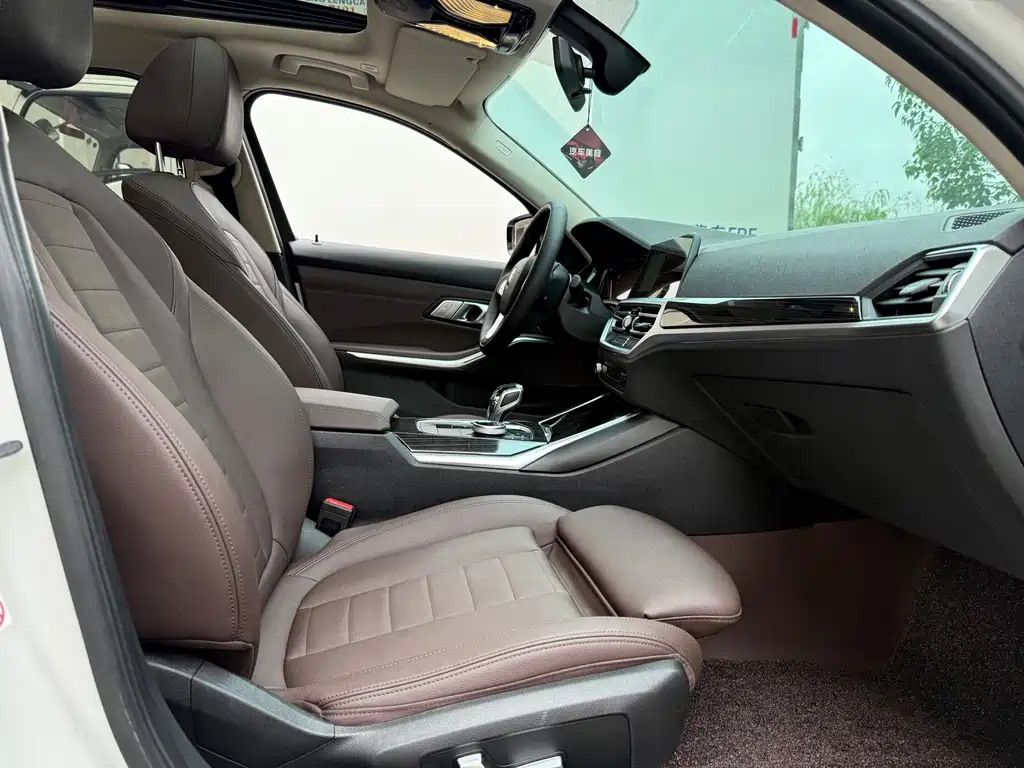 BMW 3 Series 2019 — фото 12