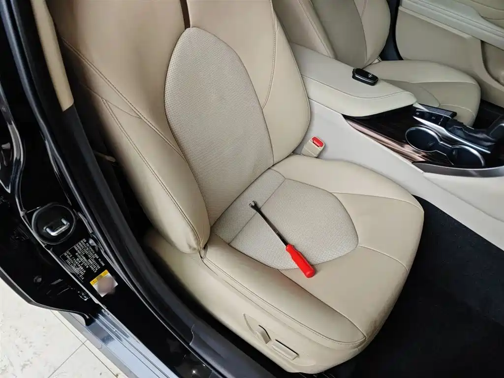 Toyota Camry 2018 — фото 25