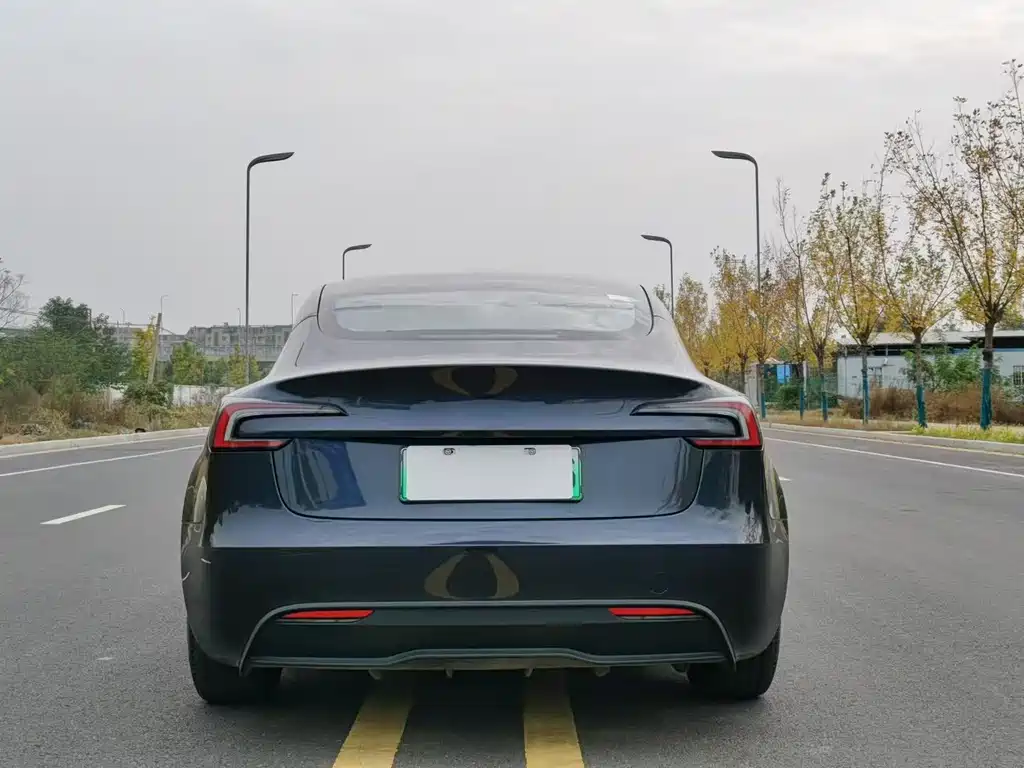 Tesla Model 3 2025 — фото 9