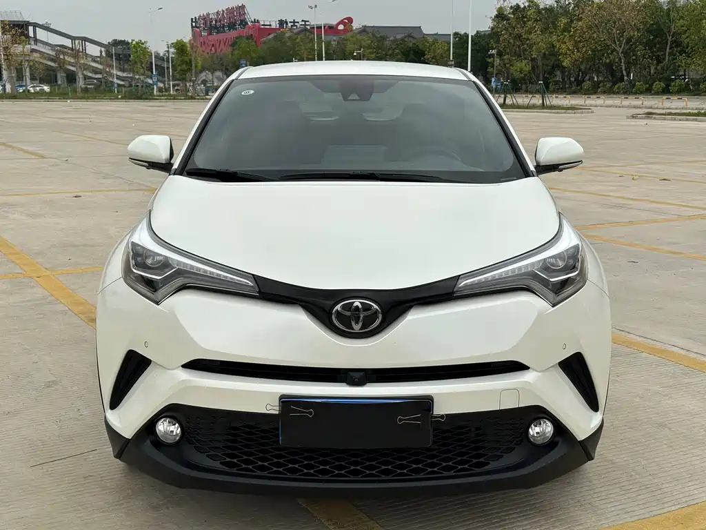 Toyota C-HR 2018 — фото 2
