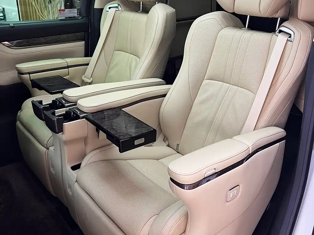 Toyota Alphard 2022 — фото 8