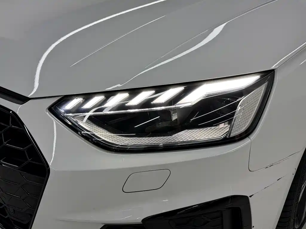 Audi A4L 2022 — фото 14