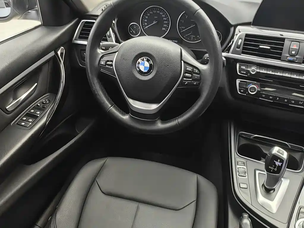 BMW 3 Series 2016 — фото 8