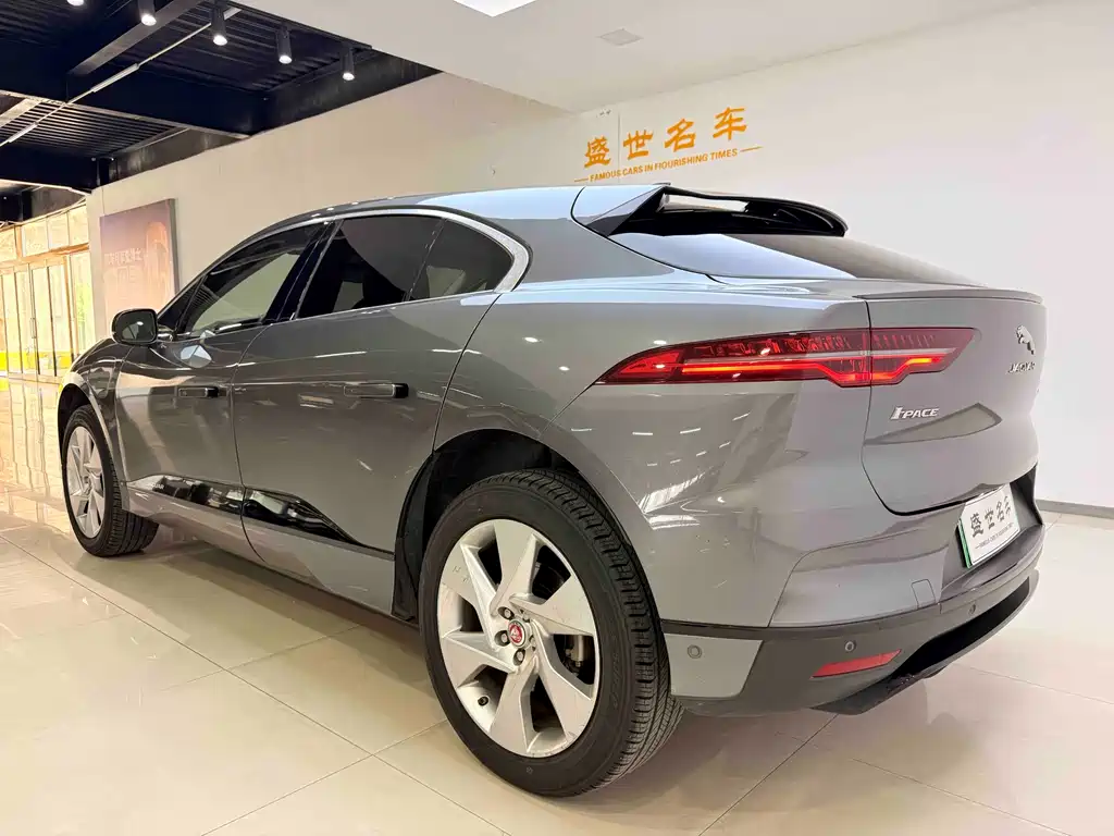 Jaguar I-PACE 2019 — фото 12