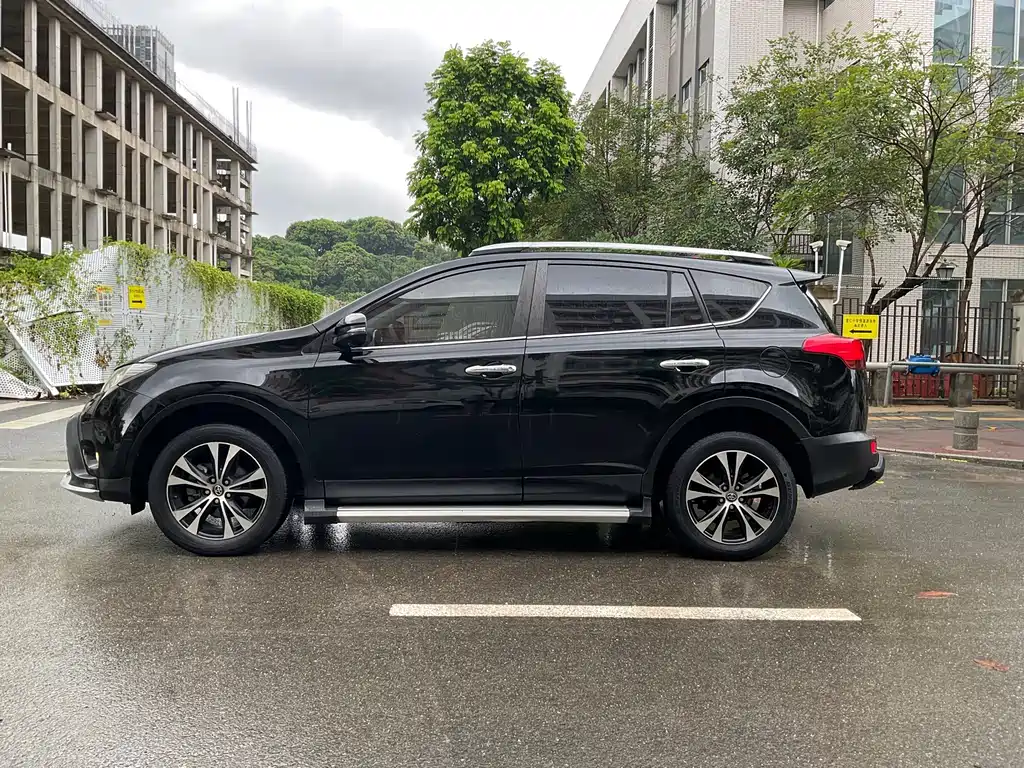 Toyota RAV4 2015 — фото 10