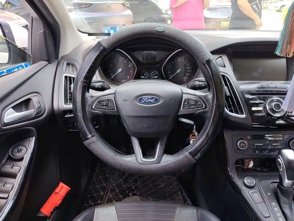 Ford Focus 2018 — фото 6