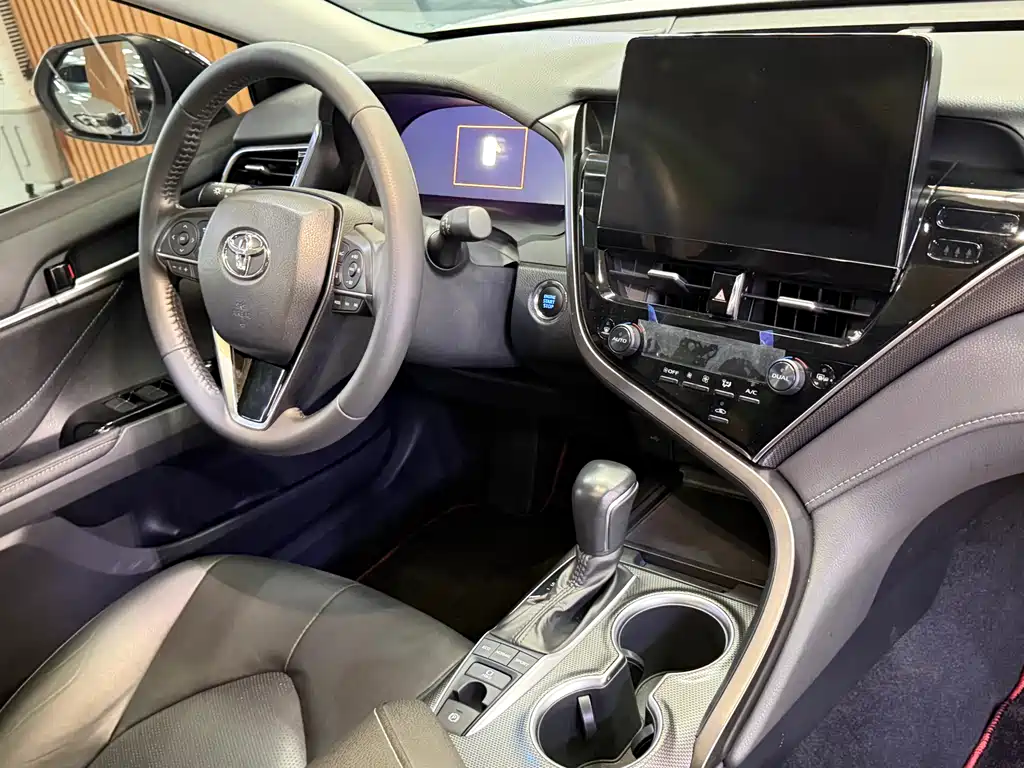 Toyota Camry 2024 — фото 12