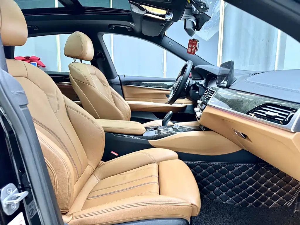 BMW 6 Series GT 2022 — фото 11