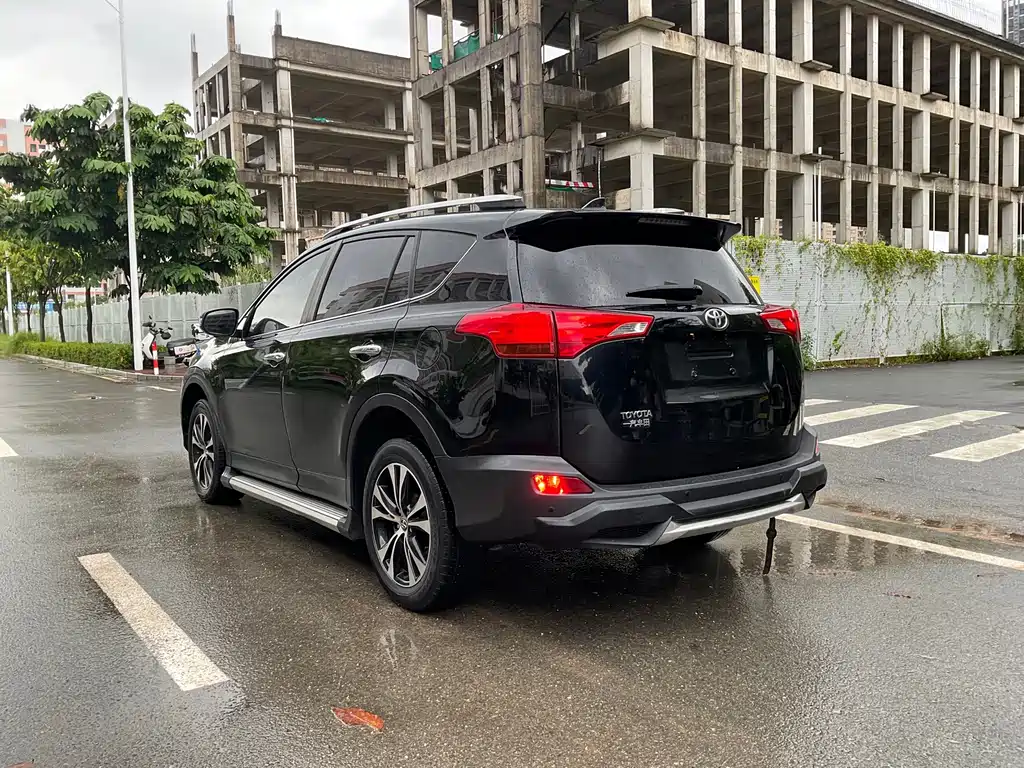 Toyota RAV4 2015 — фото 13