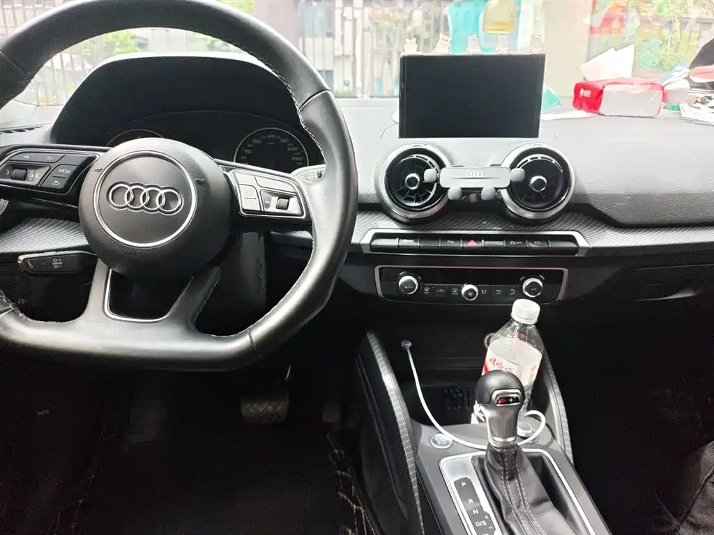 Audi Q2L 2023 — фото 10