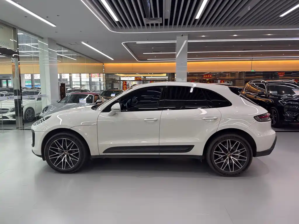 Porsche Macan 2023 — фото 12