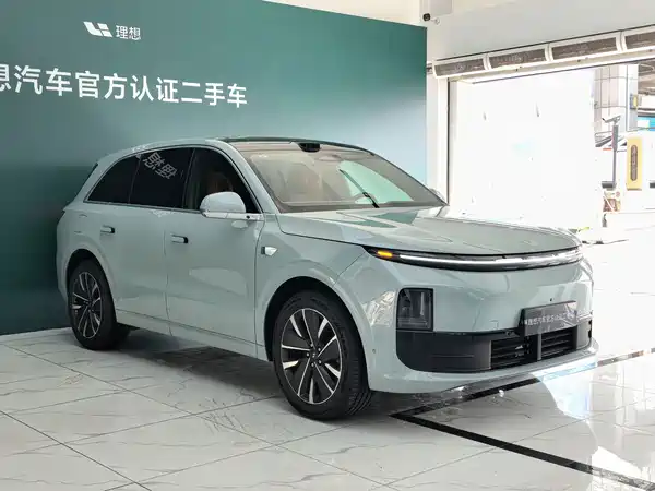 Li Auto L6 2025