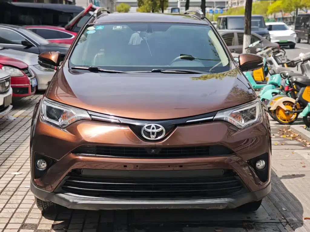 Toyota RAV4 2018 — фото 1
