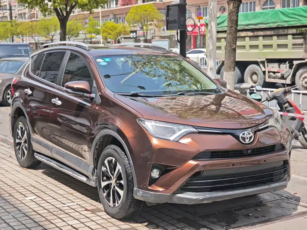 Toyota RAV4 2018 — фото 3