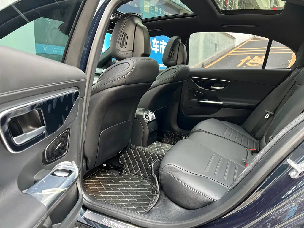 Mercedes-Benz C-Class 2024 — фото 13