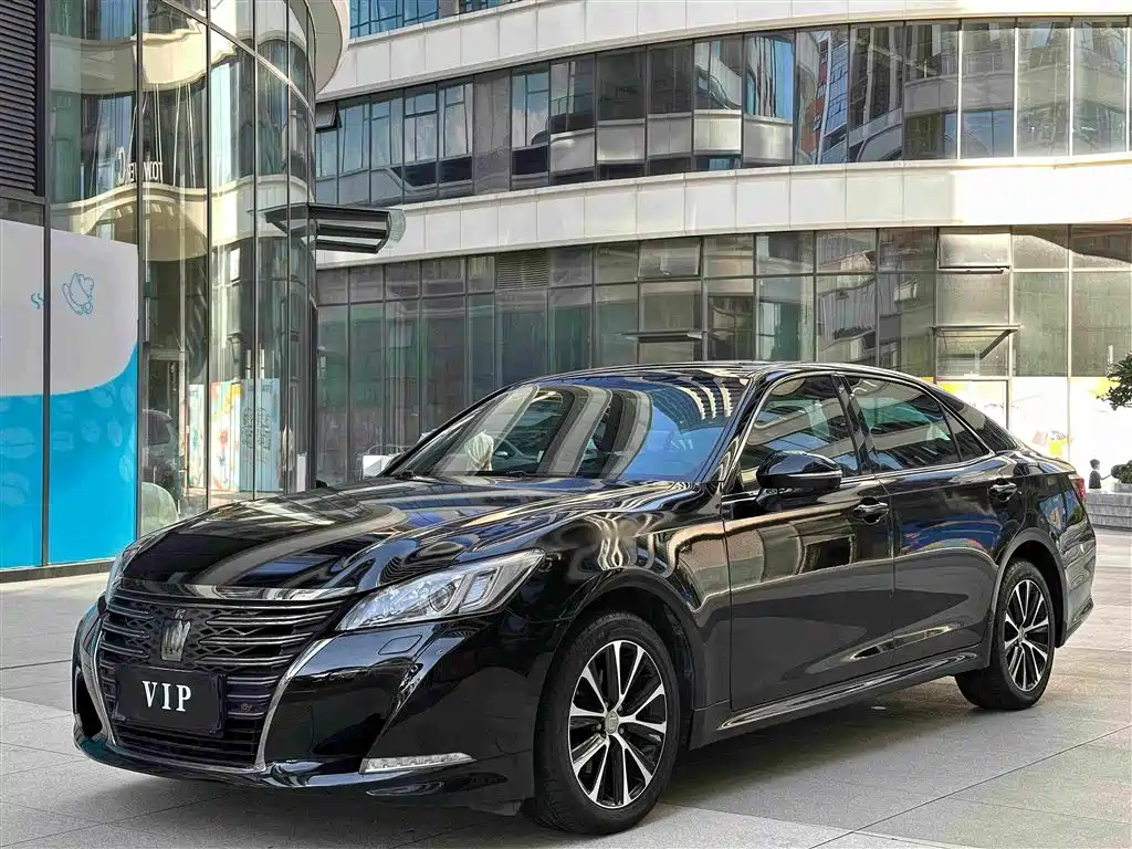 Toyota Crown 2019 — фото 1
