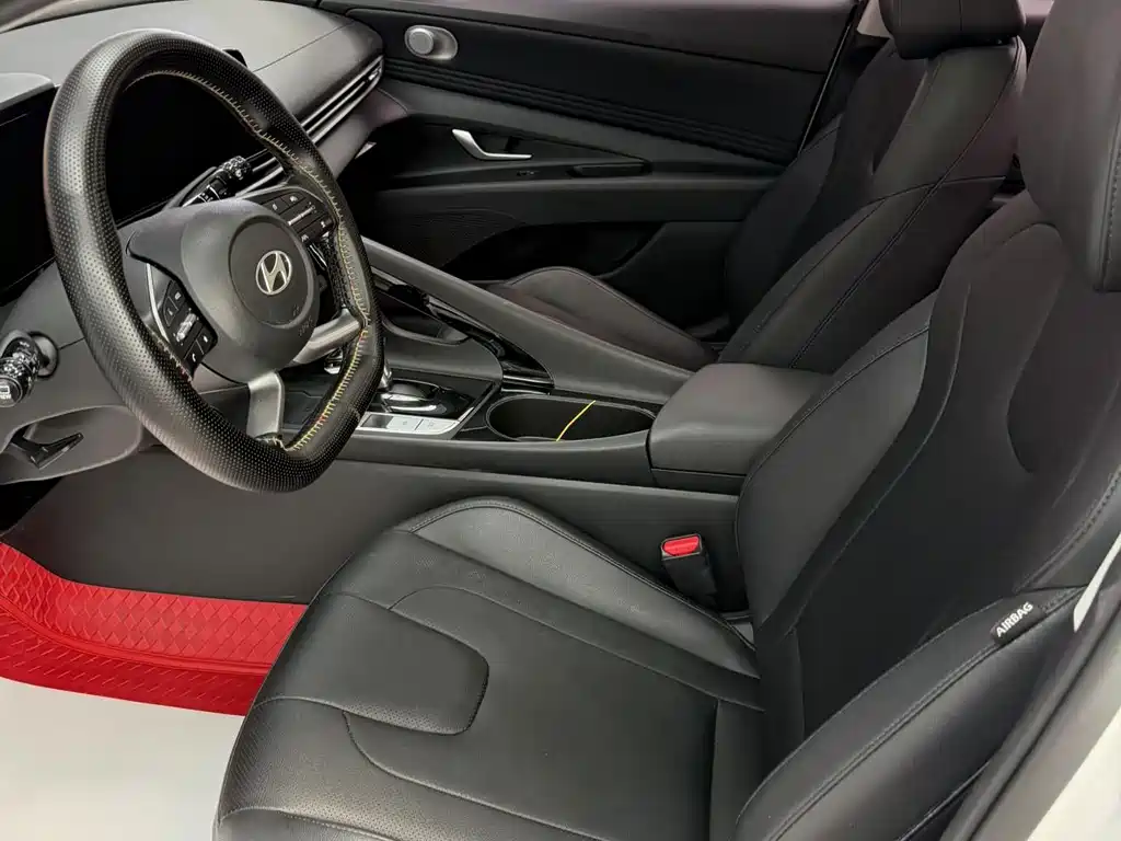 Hyundai Elantra 2023 — фото 11