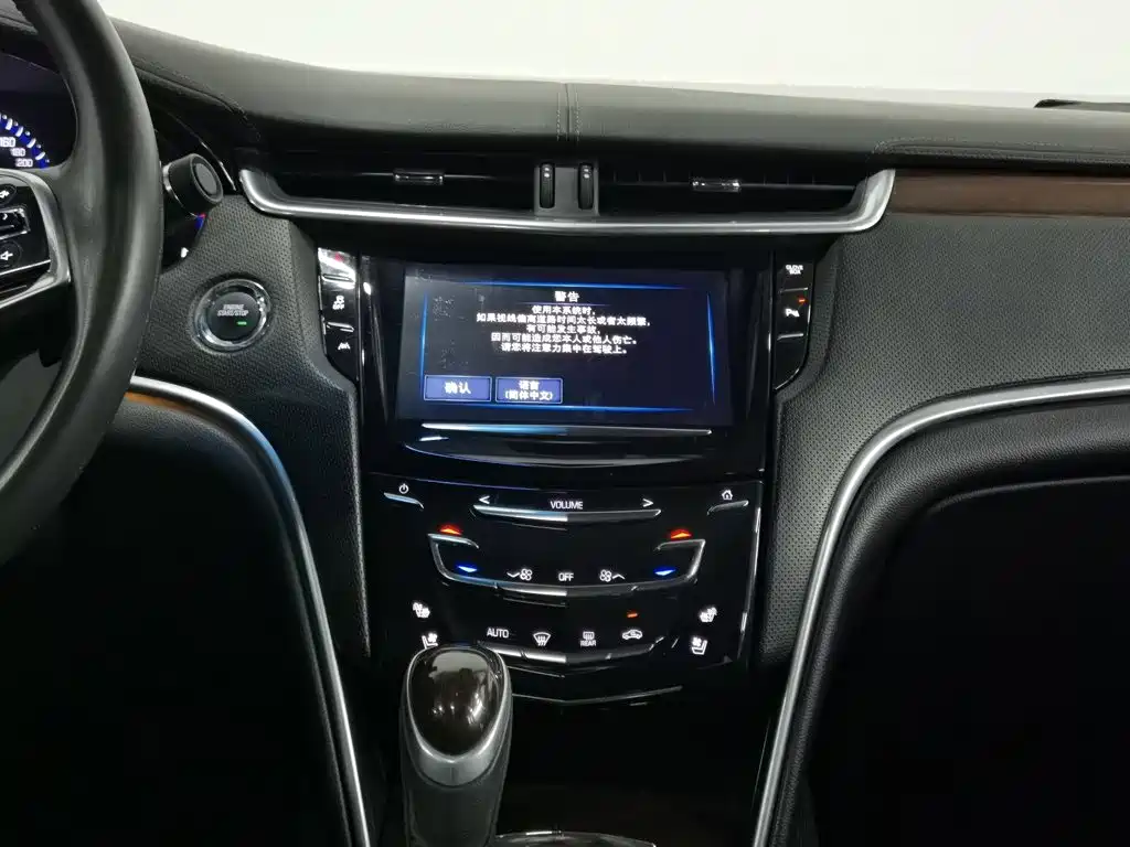 Cadillac XTS 2016 — фото 12
