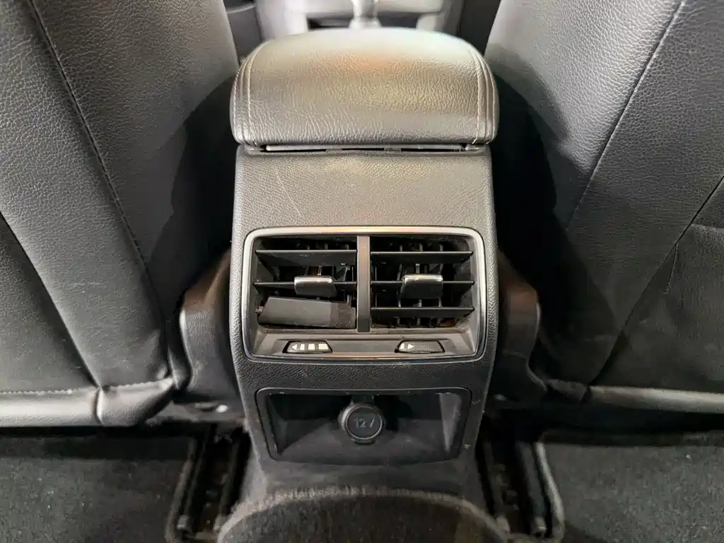 Peugeot 408 2016 — фото 15