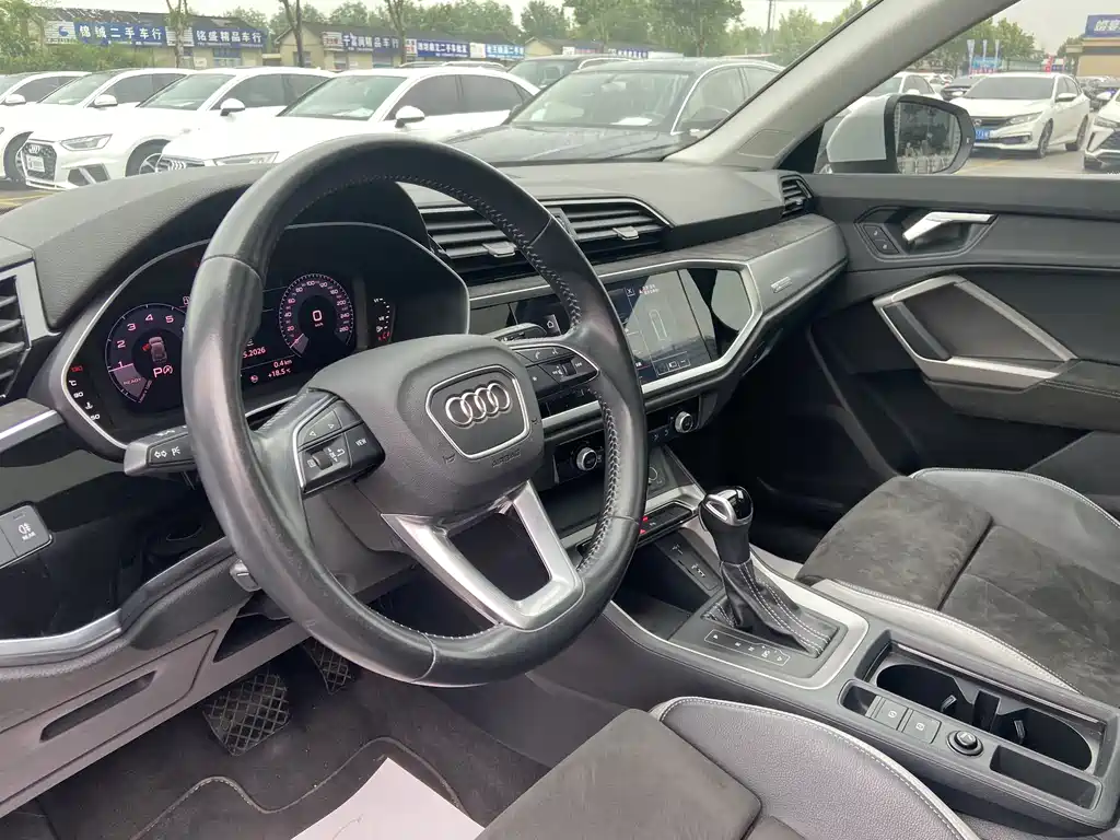 Audi Q3 2021 — фото 12
