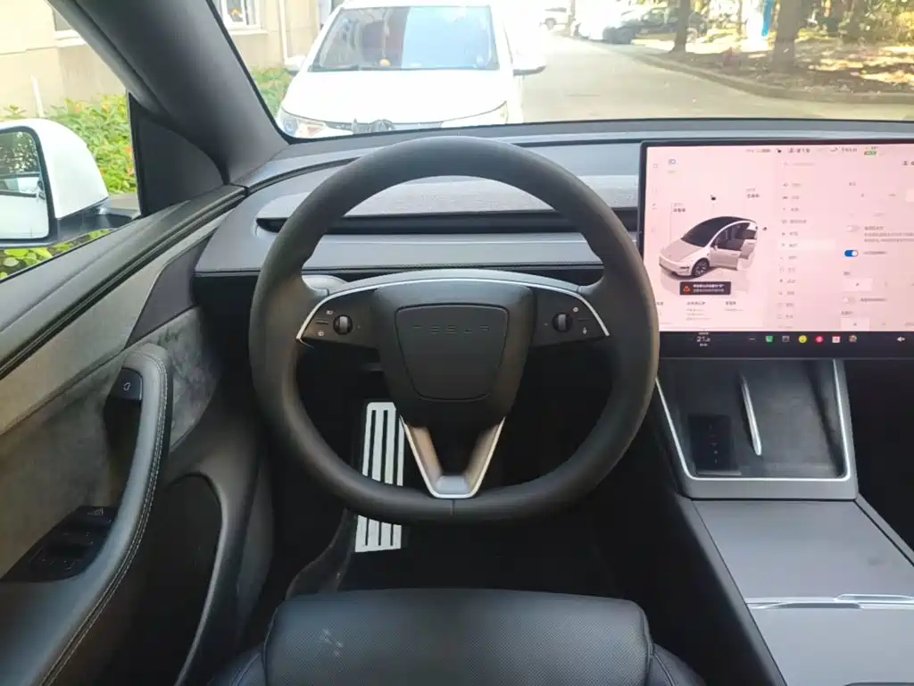 Tesla Model Y L 2025 — фото 11