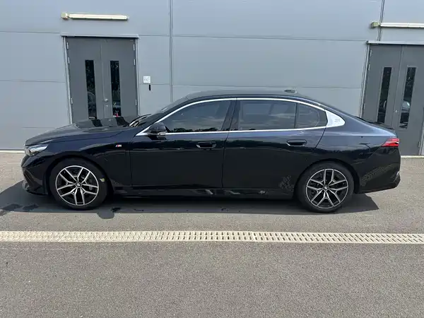 BMW i5 2025