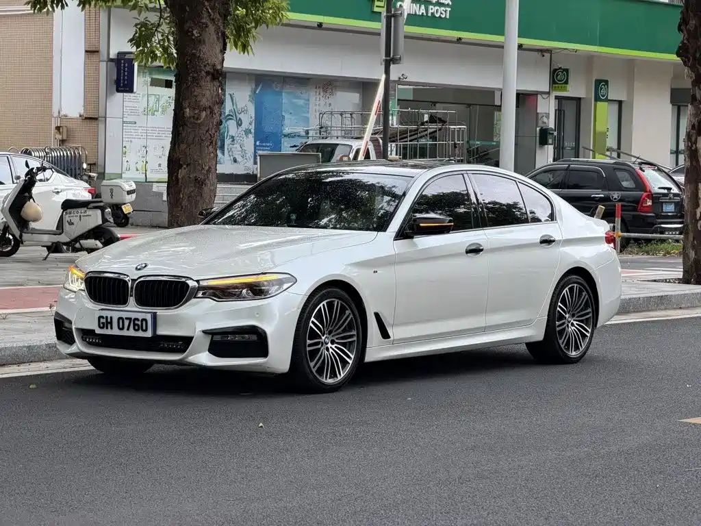 BMW 5 Series 2018 — фото 1