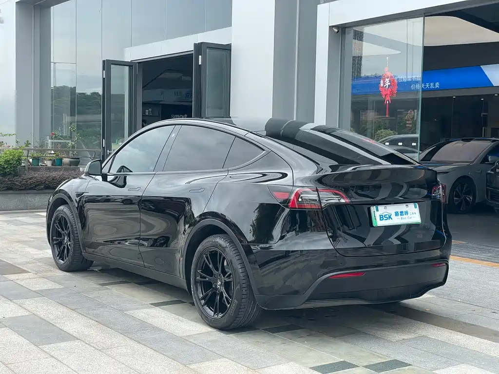 Tesla Model Y 2023 — фото 15