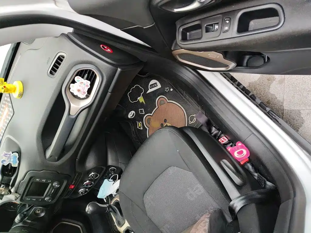 Jeep Renegade 2018 — фото 20
