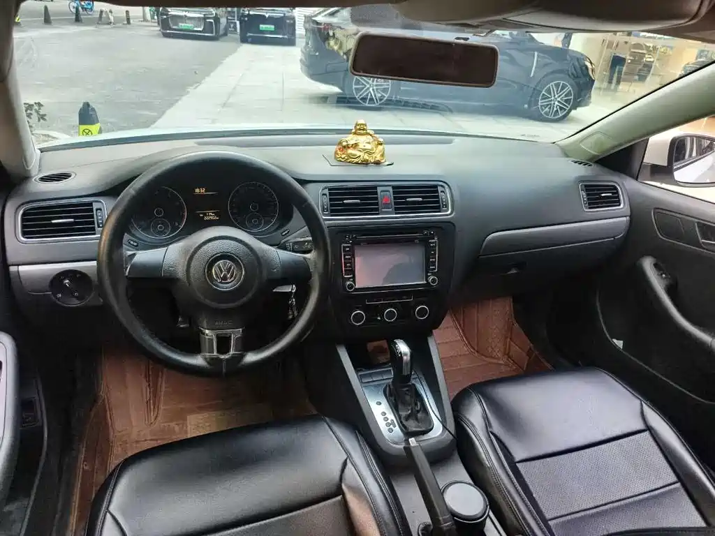 Volkswagen Sagitar 2014