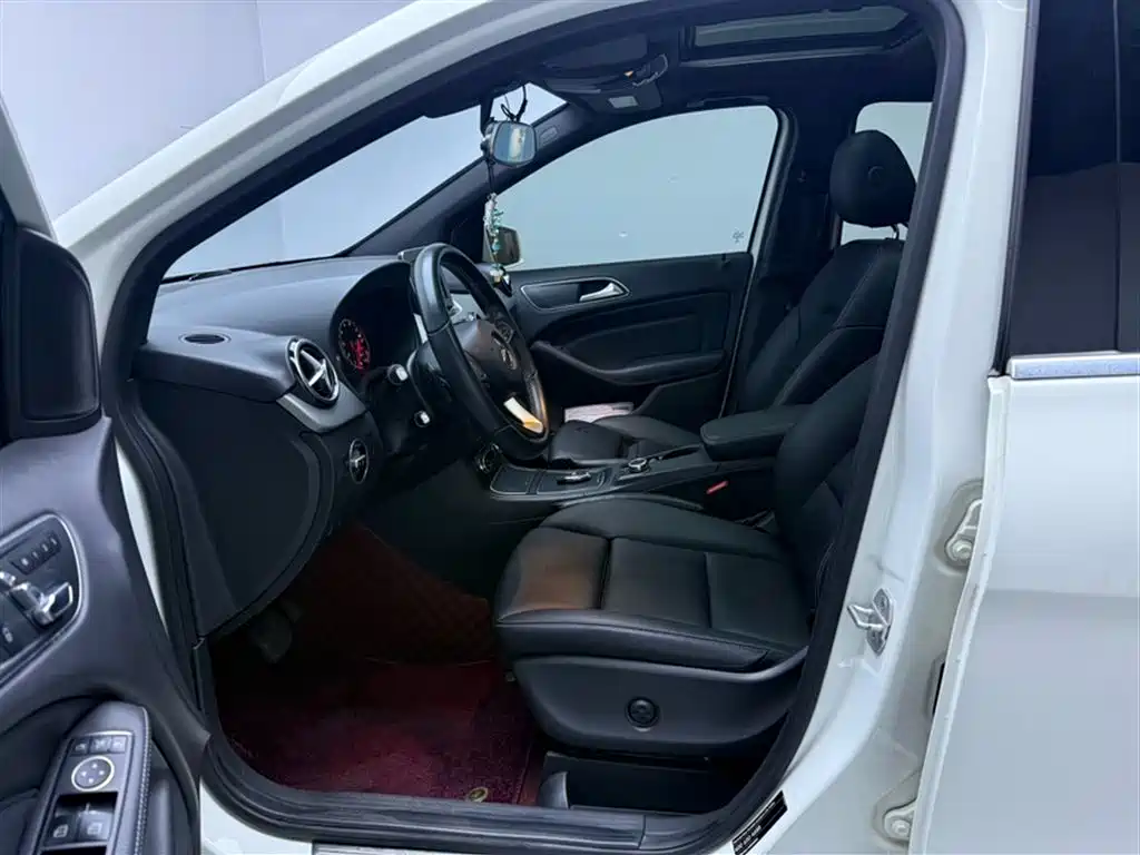Mercedes-Benz B-Class 2017 — фото 18