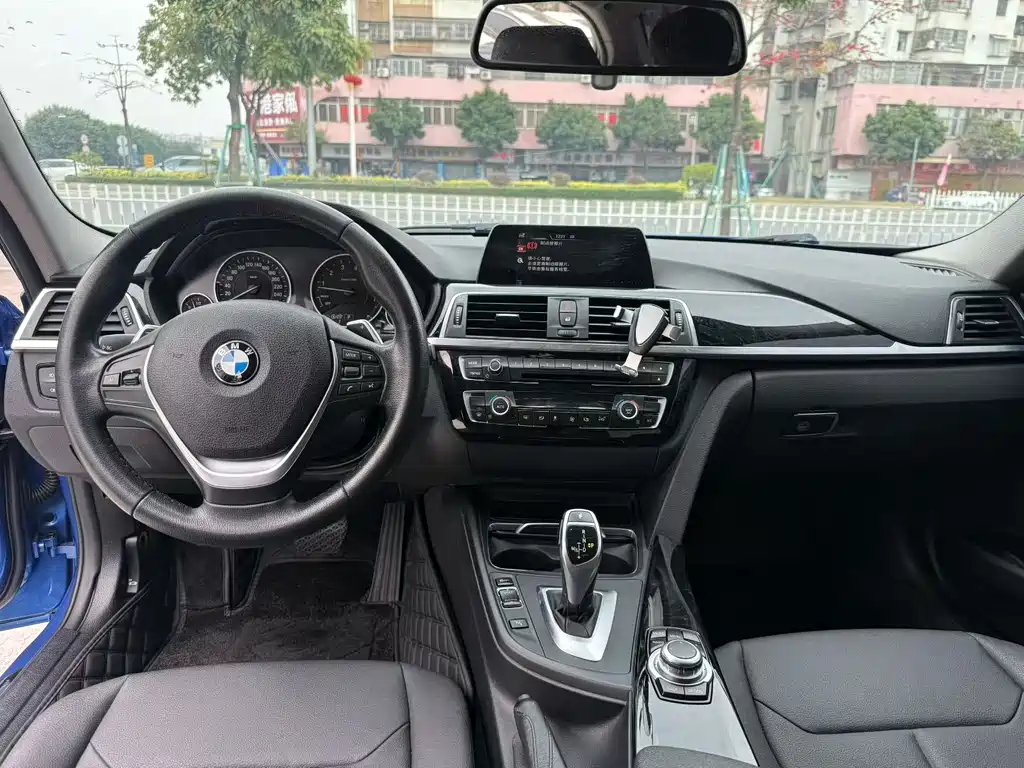 BMW 3 Series 2017 — фото 9