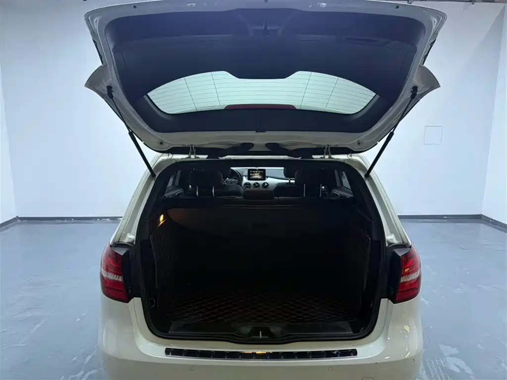 Mercedes-Benz B-Class 2017 — фото 21