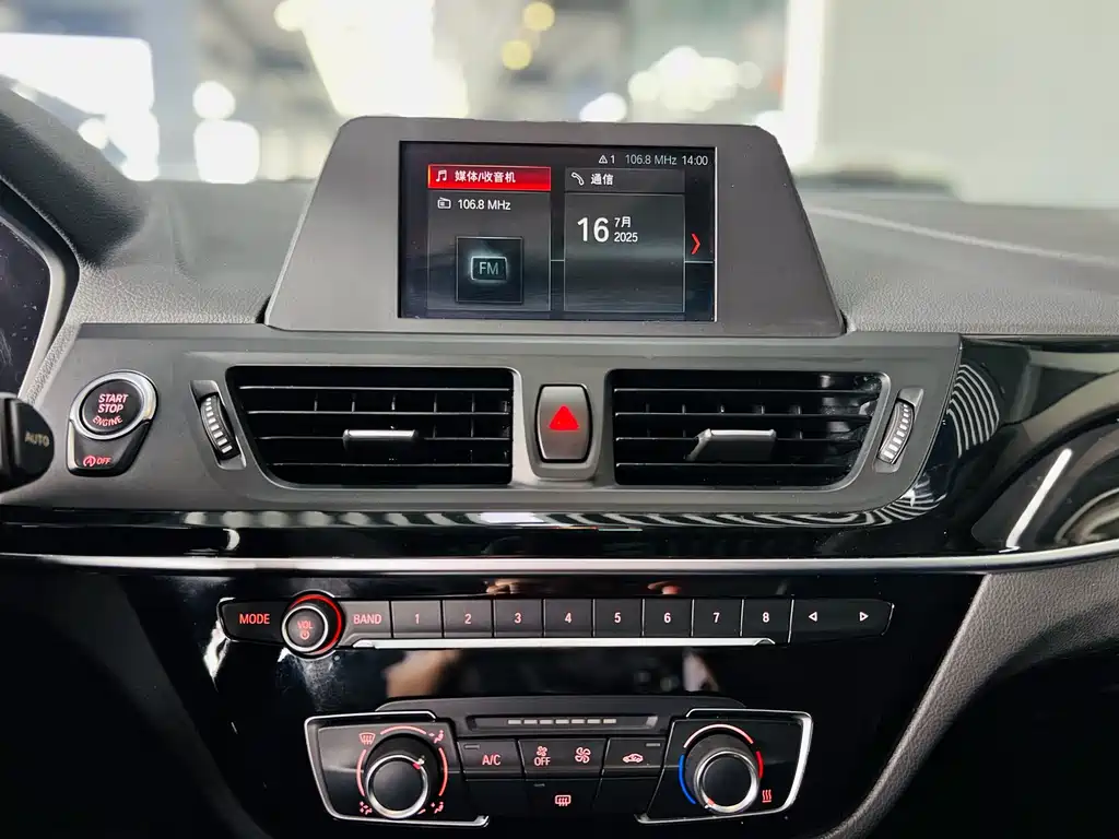 BMW 1 Series 2018 — фото 13