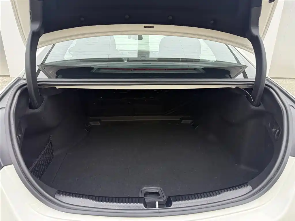 Mercedes-Benz C-Class 2023 — фото 11